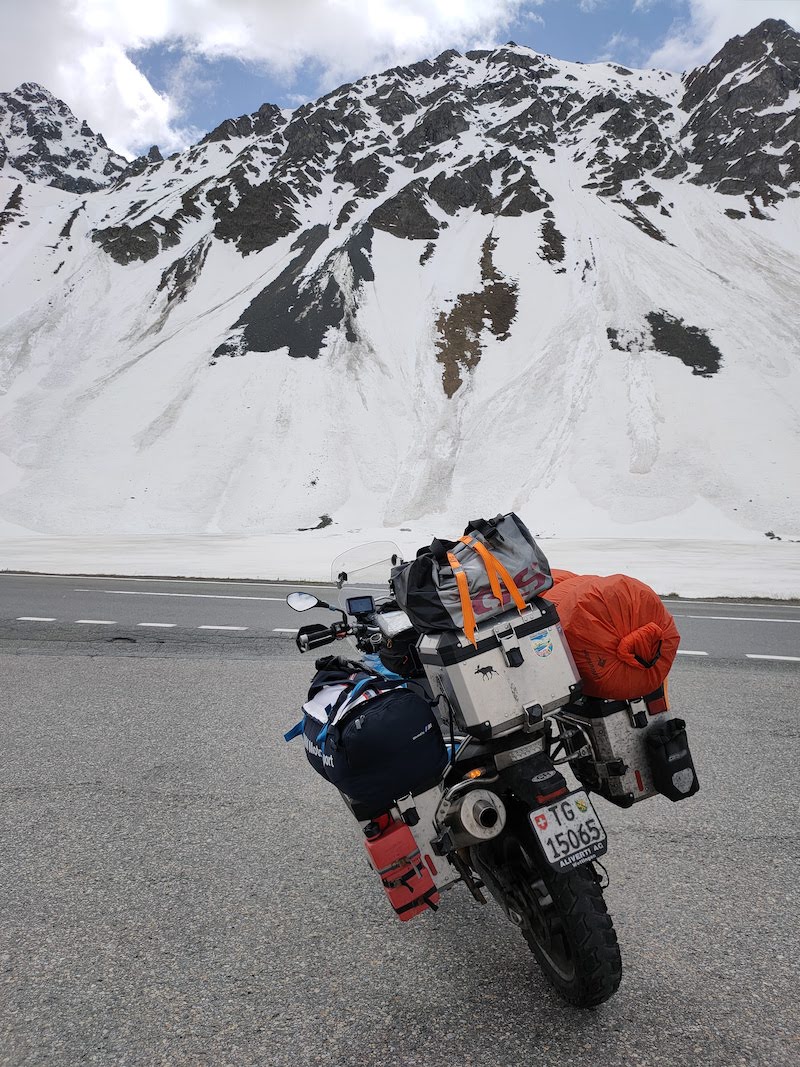 BMW F650 auf dem Flüelapass